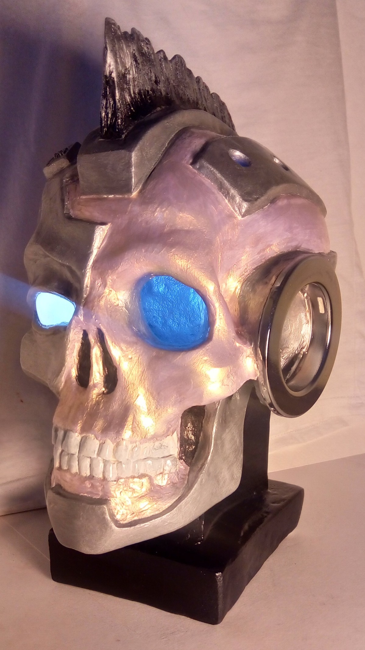 Gypsum Skull #2: Cyberpunk - My, Scull, Gypsum, Cyberpunk, Robot, Creation, Лепка, Needlework with process, Longpost