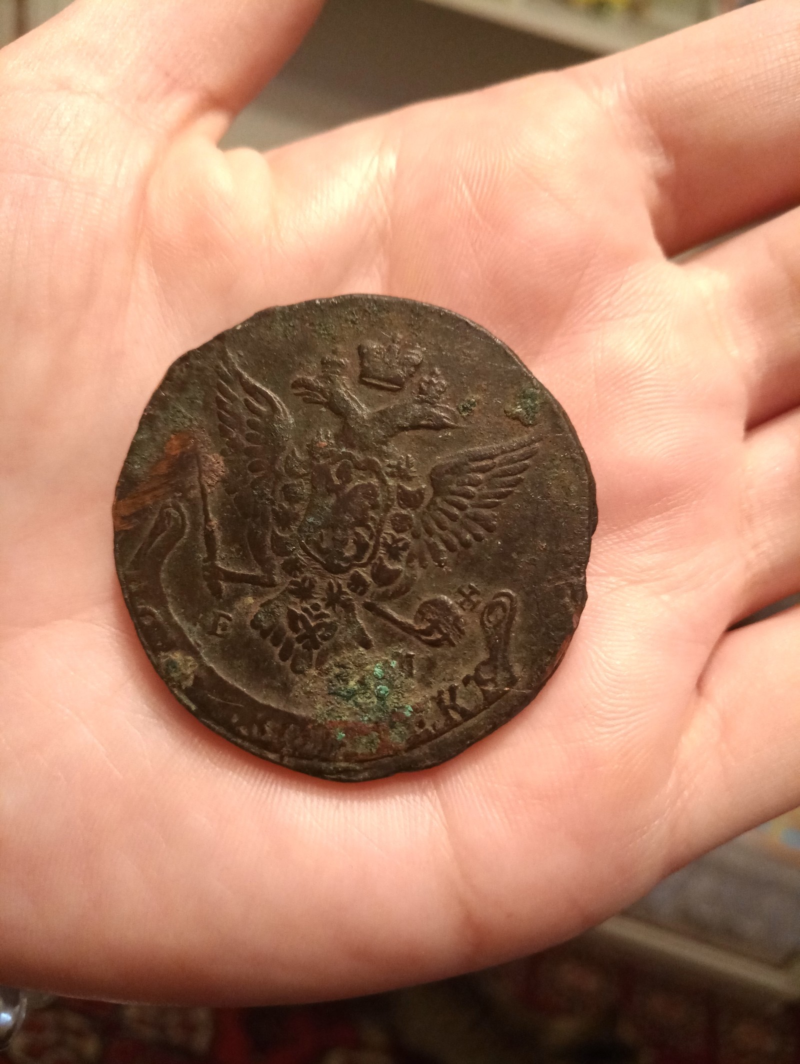 горсть серебряных монет. редкие монеты. клад монет екатерины 2. сон нашел старые монеты. сон нашел старые монеты.