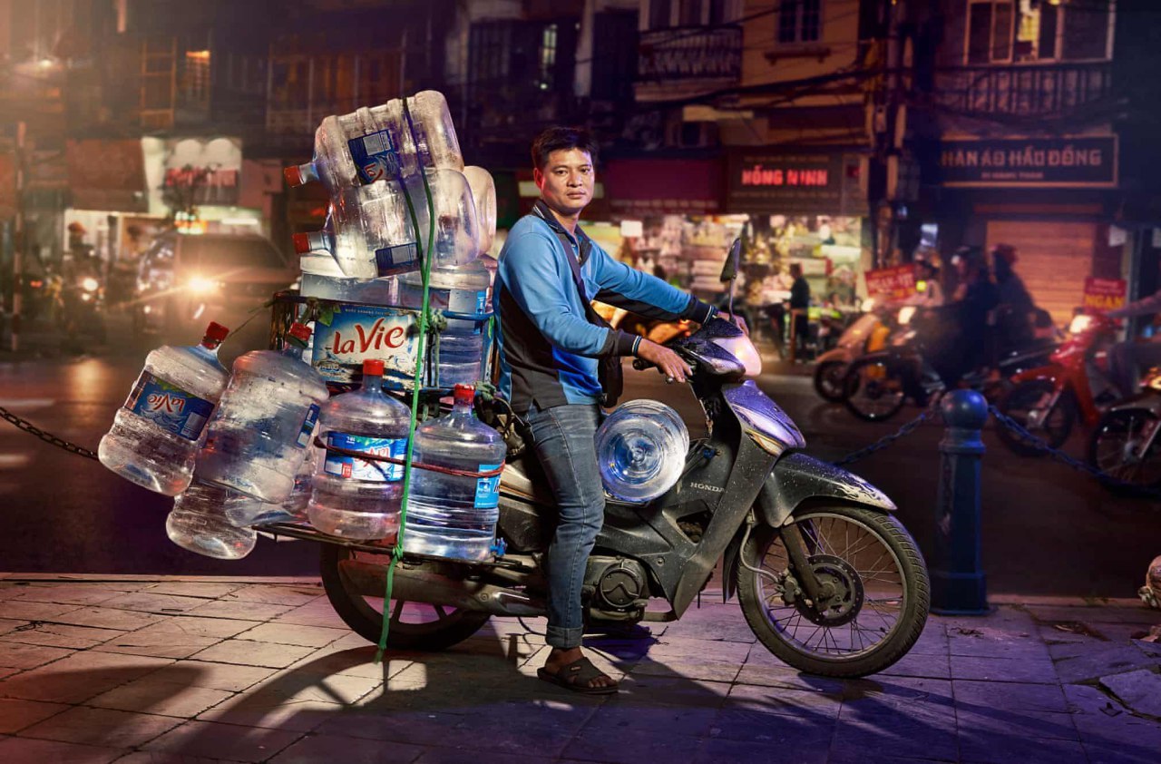 Delivery workers from Hanoi transporting goods on their scooters - The photo, Hanoi, Cargo, Deliveryman, Longpost, Vietnam, Moped