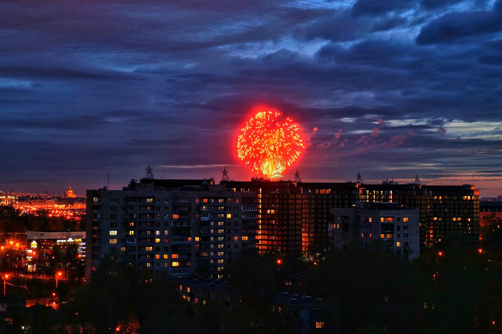 Salute. - My, Saint Petersburg, The photo, Town, City night lights, Firework, Victory Day, Night, Longpost, Night city, May 9 - Victory Day