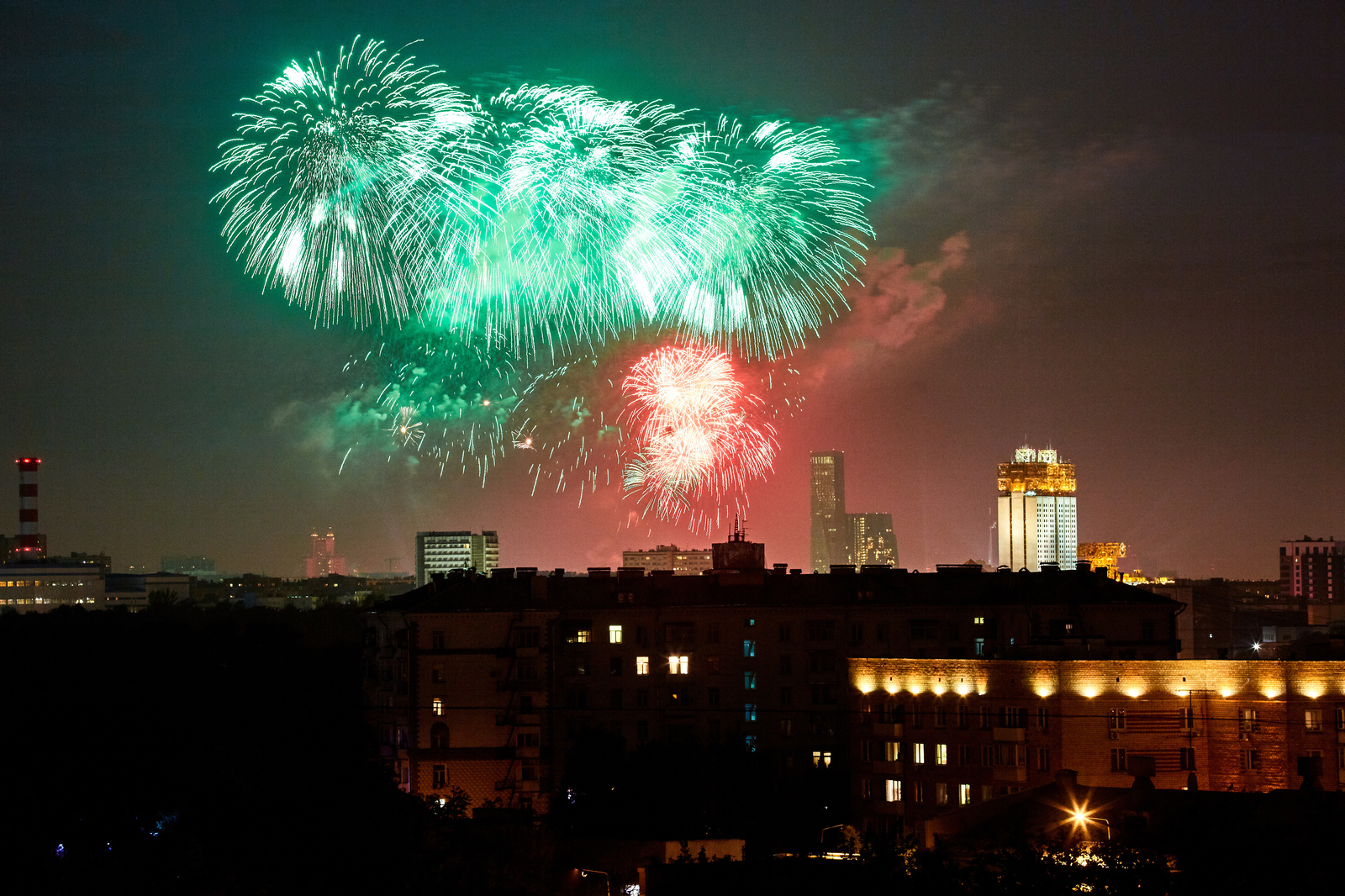 Праздничный салют 9 мая. - Моё, Салют, День Победы, Город, Москва, Фейерверк, Длиннопост, 9 мая - День Победы