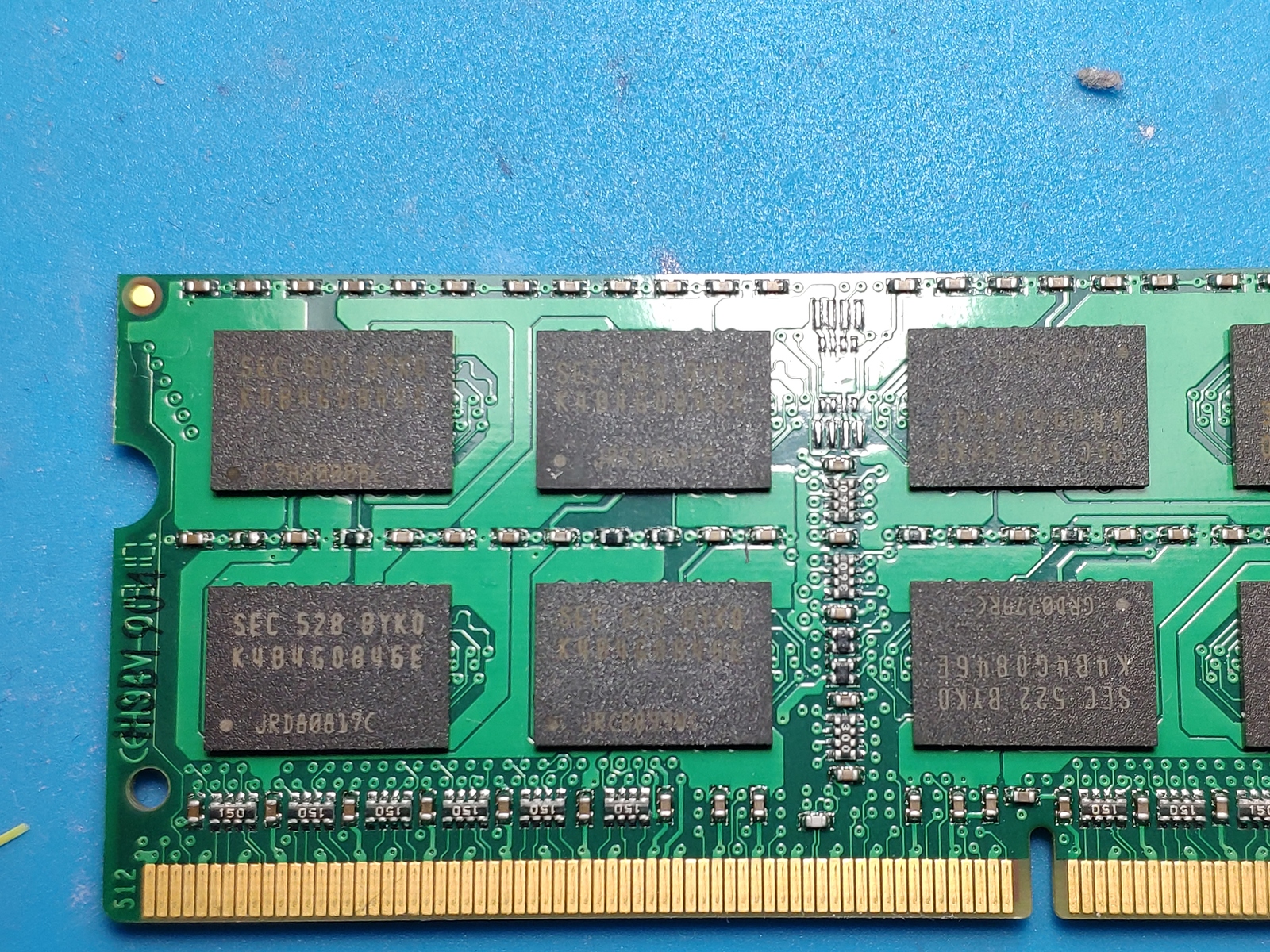 Оперативная память 11 pro. Оперативная память sec k4a8g8. Переделка планки памяти ddr3. Sec k482g08. Оперативная память 1.35v и 1.5v совместимость.