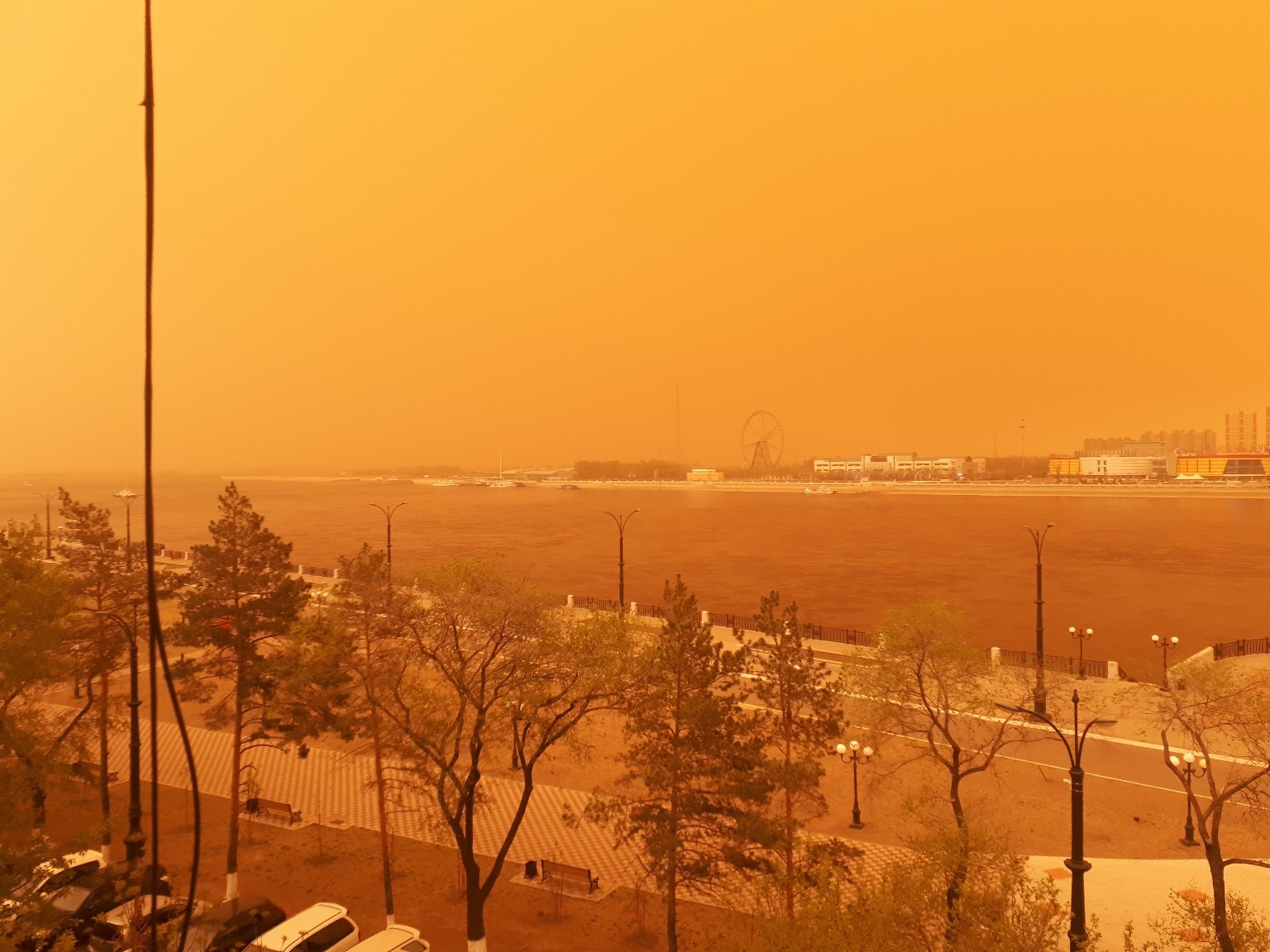 #nofilter ...And you can see the sandstorm from our window! - My, Blagoveshchensk, China, Sand, Storm, Longpost