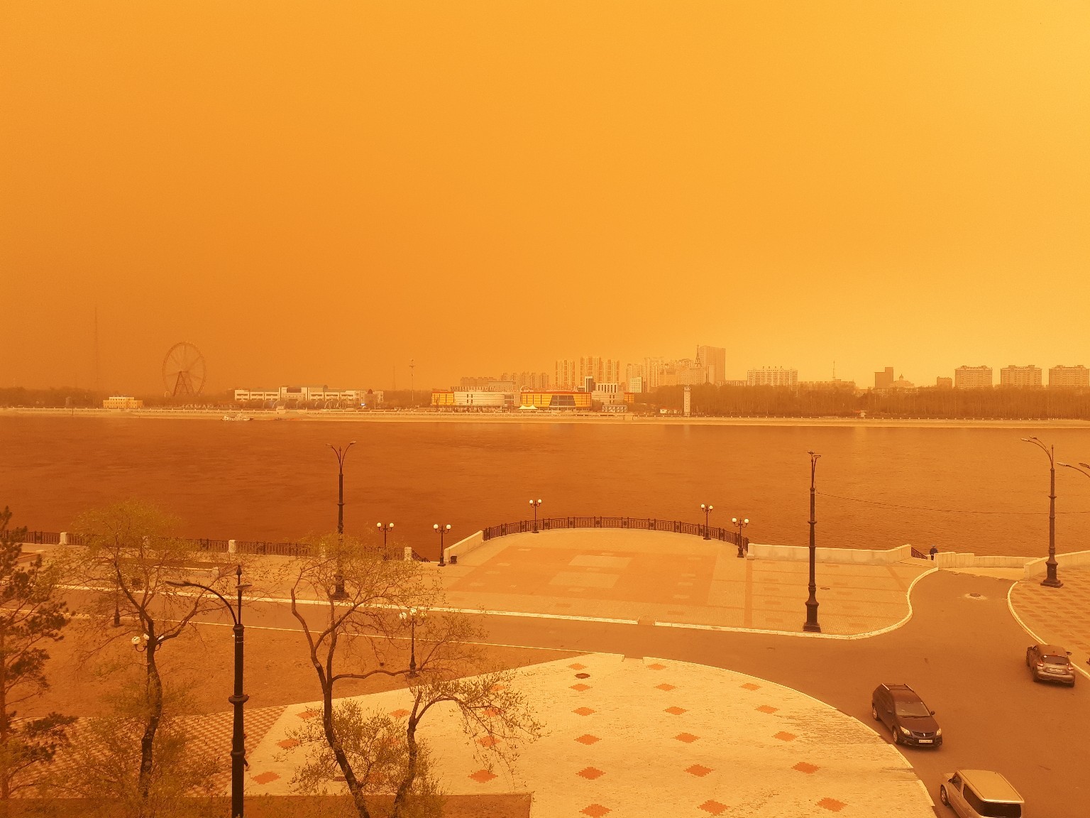 #nofilter ...And you can see the sandstorm from our window! - My, Blagoveshchensk, China, Sand, Storm, Longpost