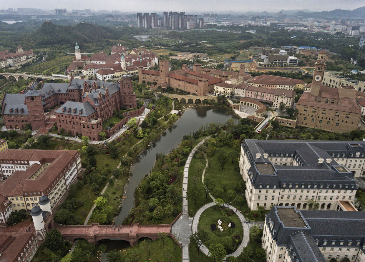 New Huawei campus. This button accordion turns out, but I did not know. - China, Campus, Huawei, Longpost