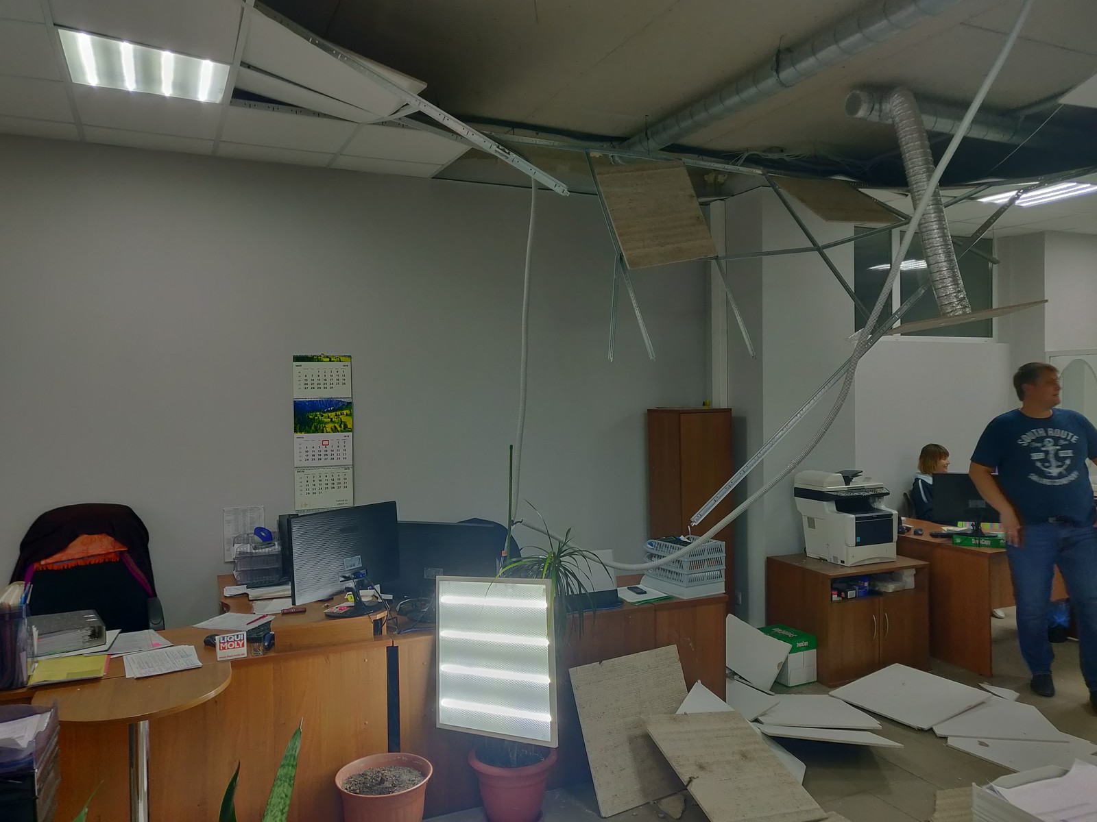 Open windows and storm - My, Novosibirsk, Storm, Breaking, Ceiling, Video, Longpost