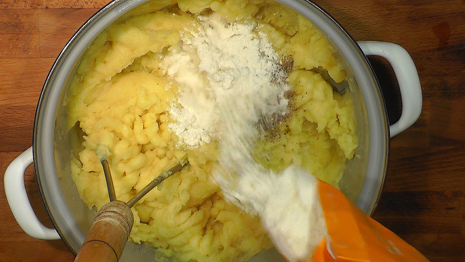 Делать тесто с картошкой