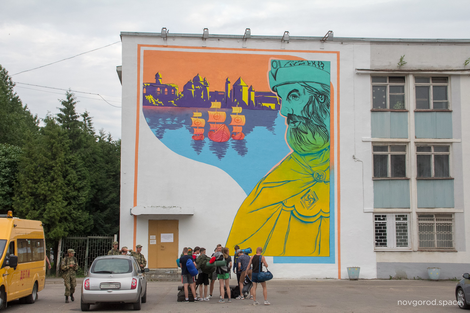 In Veliky Novgorod, the facades were decorated with huge drawings - My, Velikiy Novgorod, Urbanism, Mural, The photo, Longpost