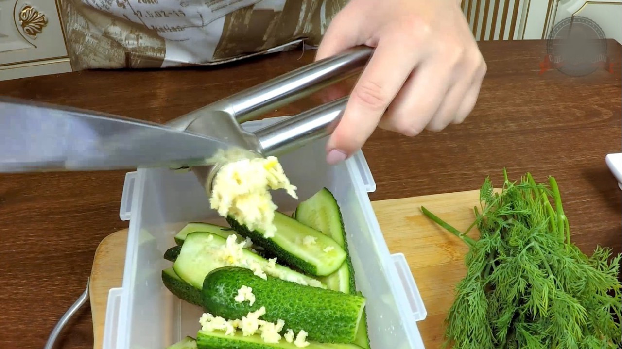 Salted vegetables at home - My, With grandfather at lunch, Cooking, Lightly salted cucumbers, Tomatoes, Food, Yummy, Video, Longpost, Recipe