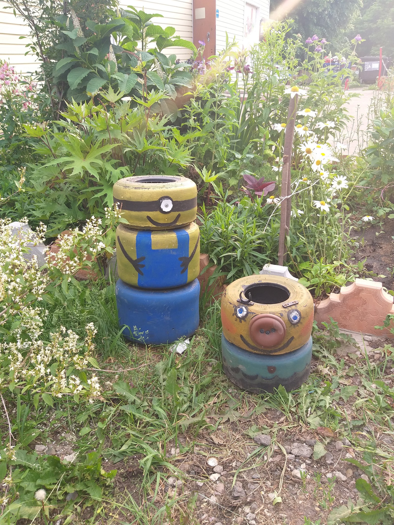 The case when ease in a relationship is built by the absence of a brain in both - My, Folk art, , Minions, Peppa Pig, Flower bed, Have fun)