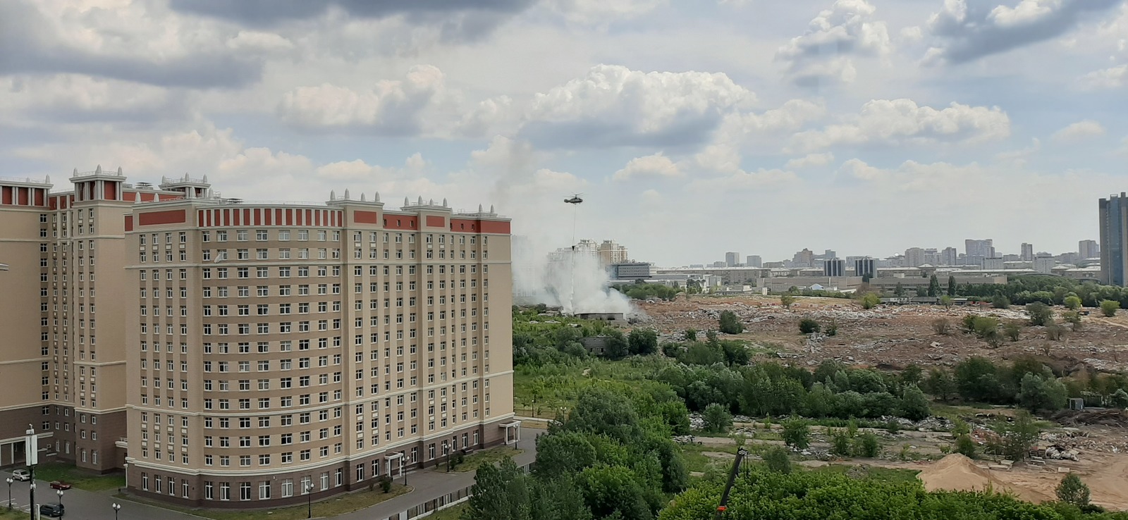 How fires are extinguished in Moscow (MSU Shanghai 06/21/19) - My, Moscow, Shanghai, MSU, Garage, Fire, Helicopter, Extinguishing, Ministry of Emergency Situations, Video, Longpost