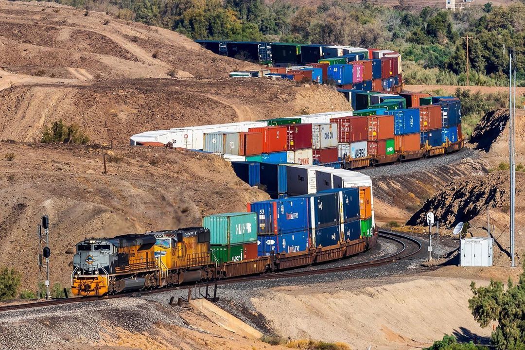 Incredible Union Pacific lineups - A train, USA, Arizona