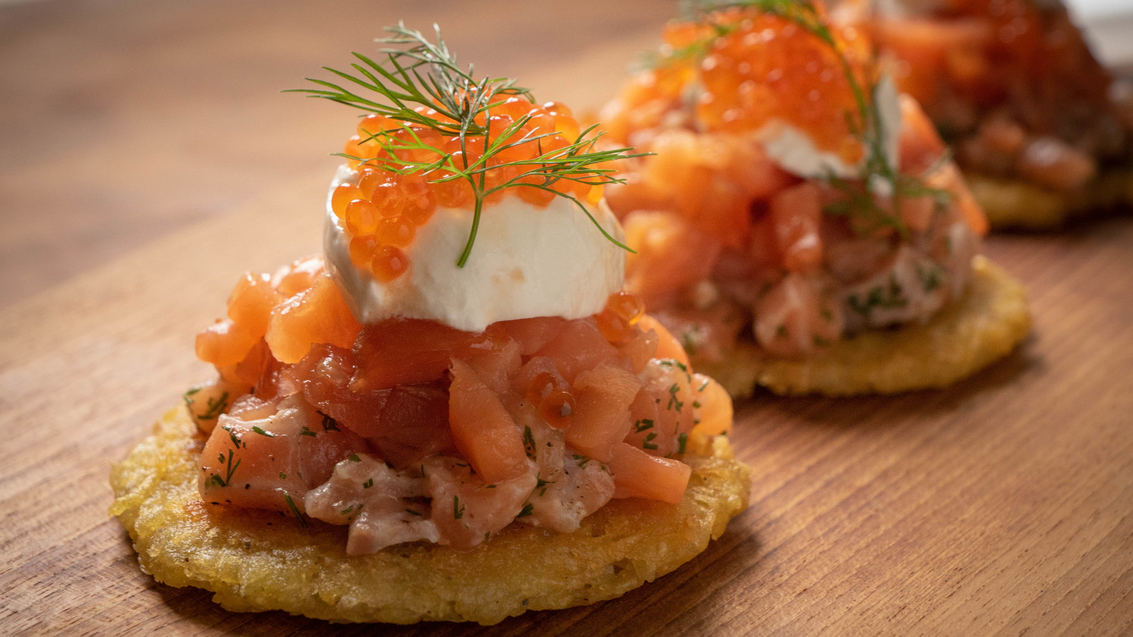 Salmon tartare with red caviar - My, Salmon, Food, Recipe, Video recipe, Caviar, Yummy, Yummy, Cooking, Longpost