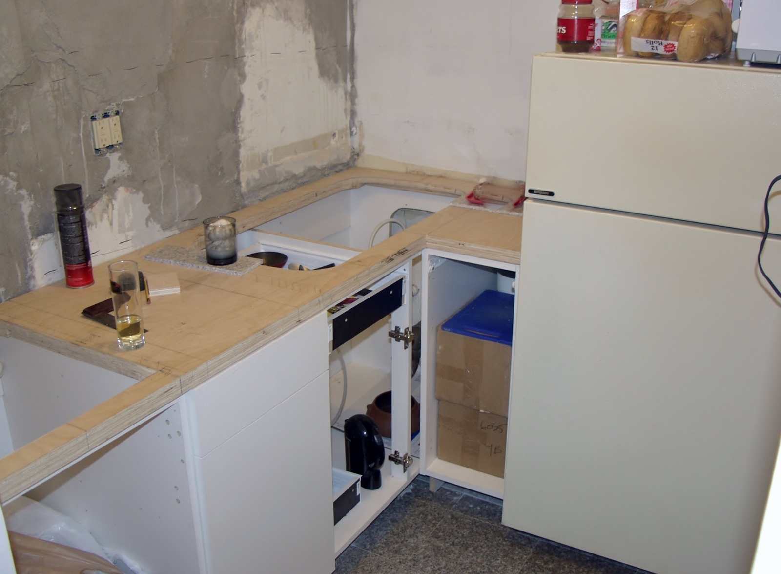 ... micro kitchen 3.55 sq. meters. From the series: One-man job. - My, With your own hands, Repair, Kitchen, Living abroad, Building, Repair of apartments, Longpost