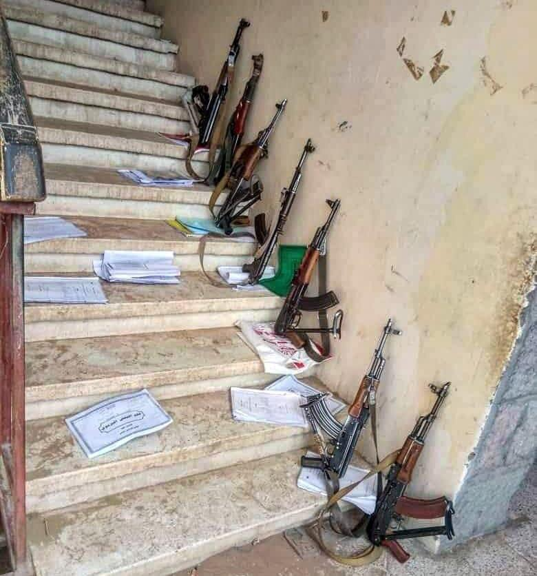 USE in Yemen. - School, Exam, Weapon, Reddit, AK-47, The photo