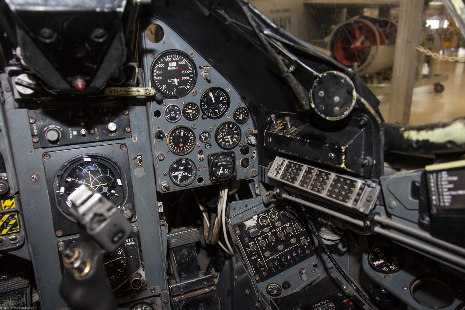 Музей в Пенсаколе: штурмовик McDonnell Douglas AV-8C Harrier и его кабина. - Самолет, Харриер, Музей, Длиннопост