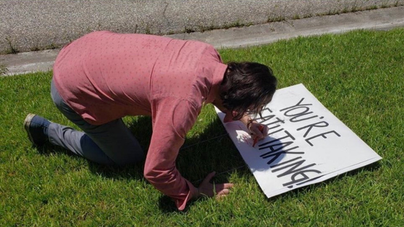 Keanu Reeves surprised family of fans who left him a message in his backyard - Keanu Reeves, Cyberpunk 2077, Celebrities, Longpost