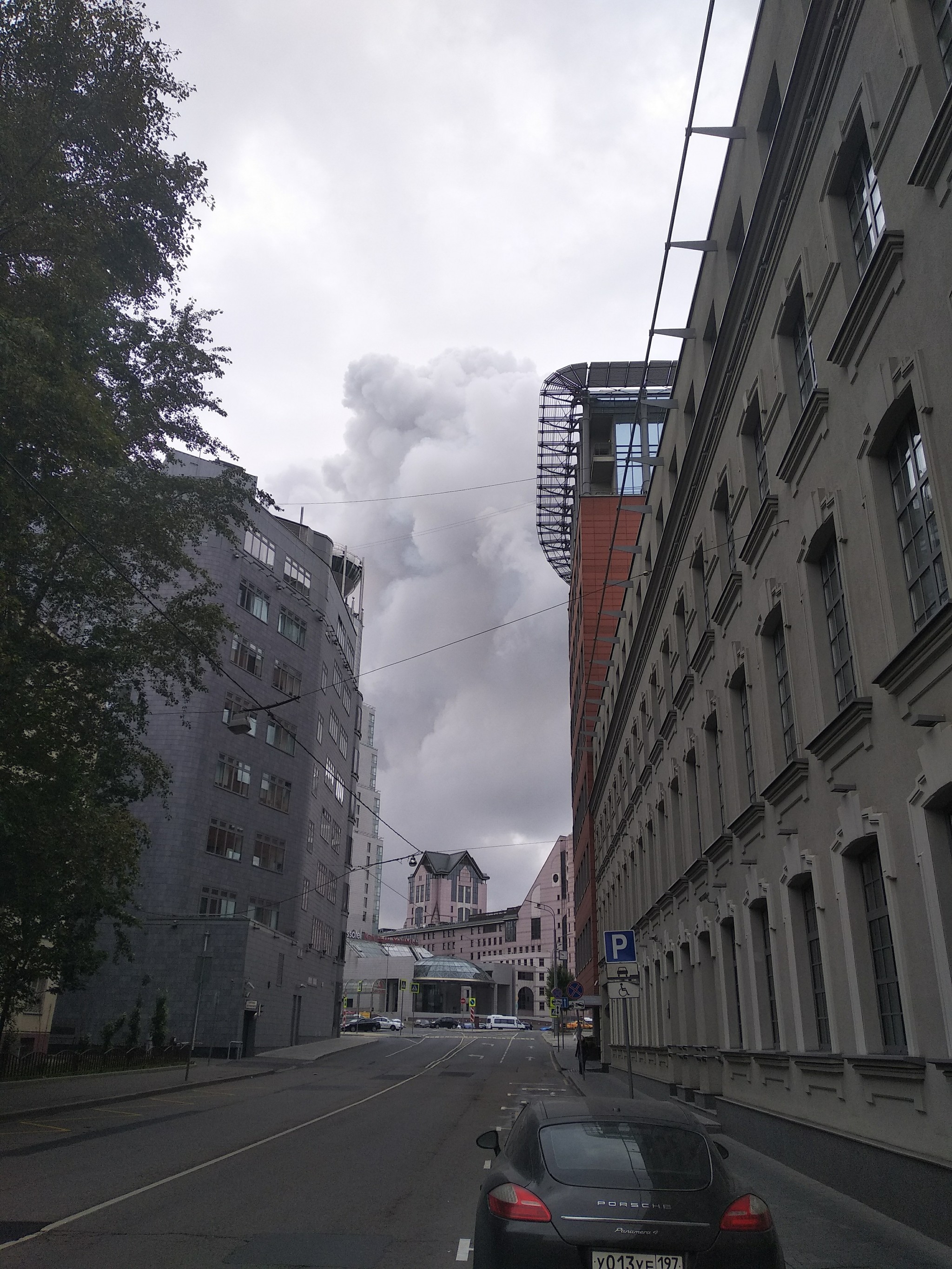 Fire behind the Paveletsky railway station. Msk. - My, Fire, Moscow, Paveletsky Railway Station, Longpost