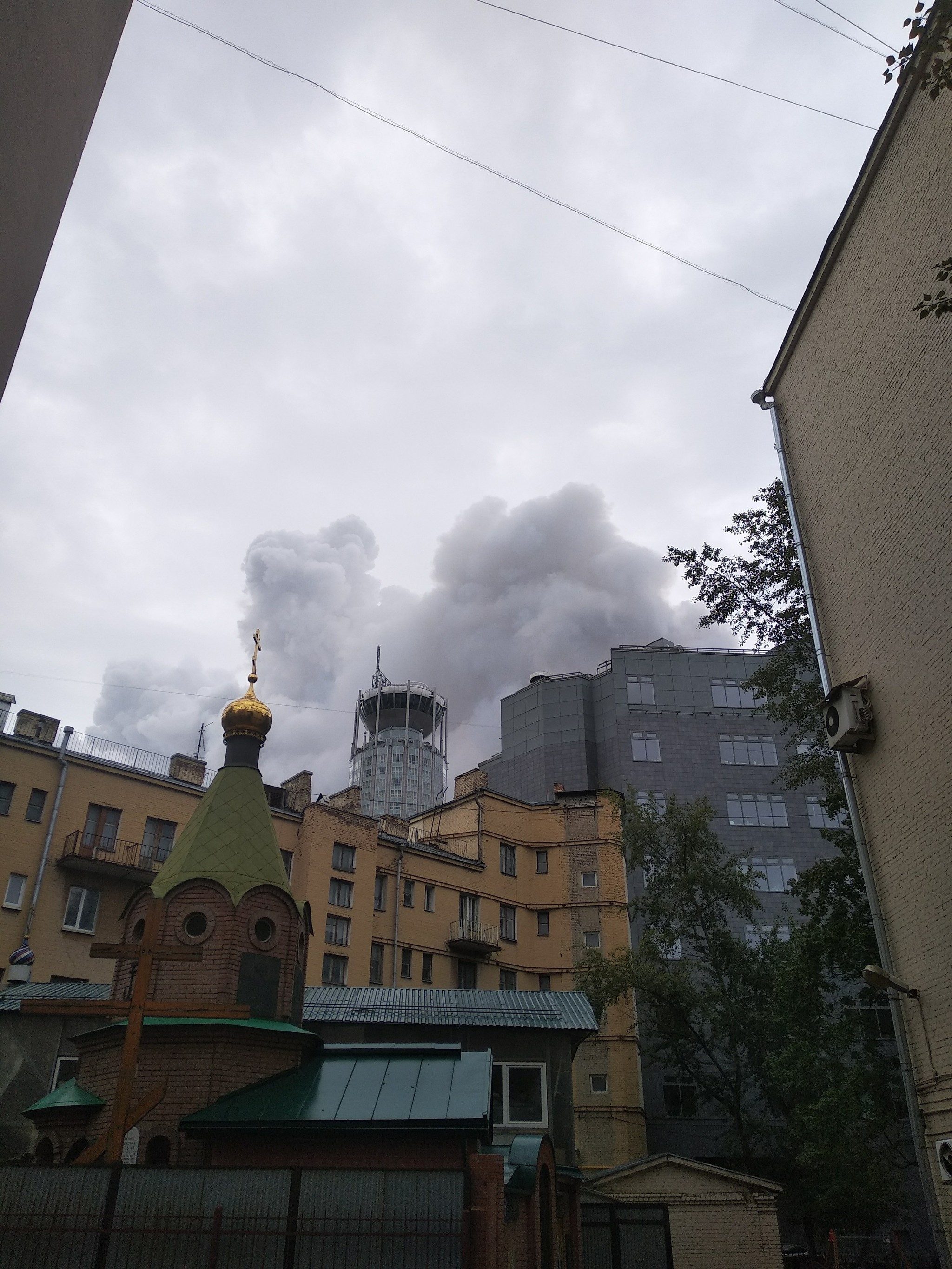 Fire behind the Paveletsky railway station. Msk. - My, Fire, Moscow, Paveletsky Railway Station, Longpost