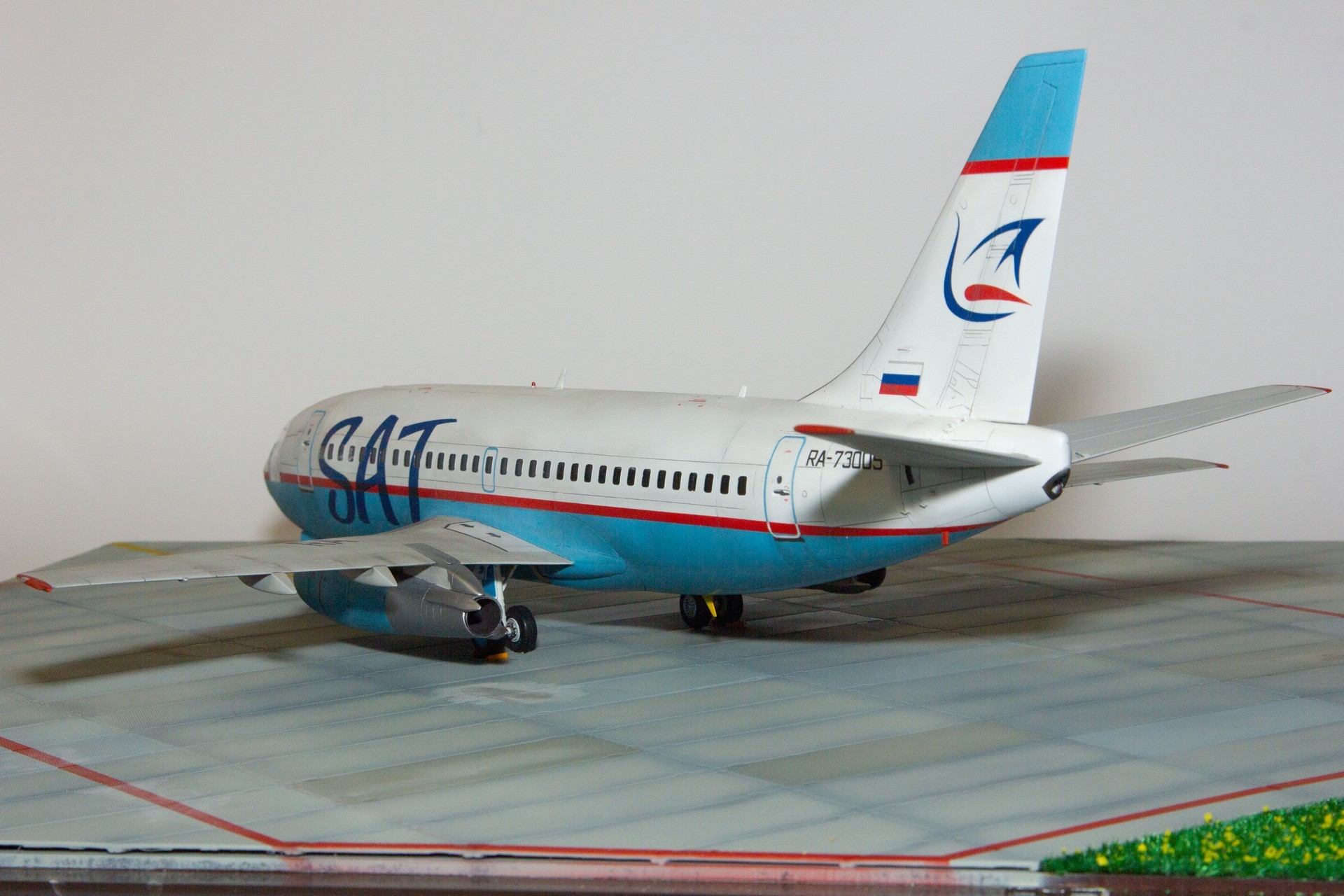 Boeing 737-200 plastic model in 1/72 scale from BPK - My, Boeing-737, Models, Airplane, Longpost, Needlework with process, Boeing 737