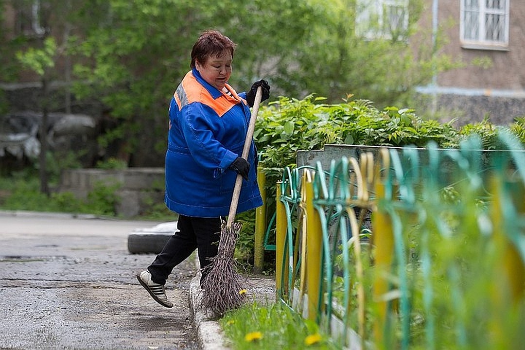 The janitor will have to work 260 thousand years to pay off the debt - Street cleaner, Duty, Credit, 