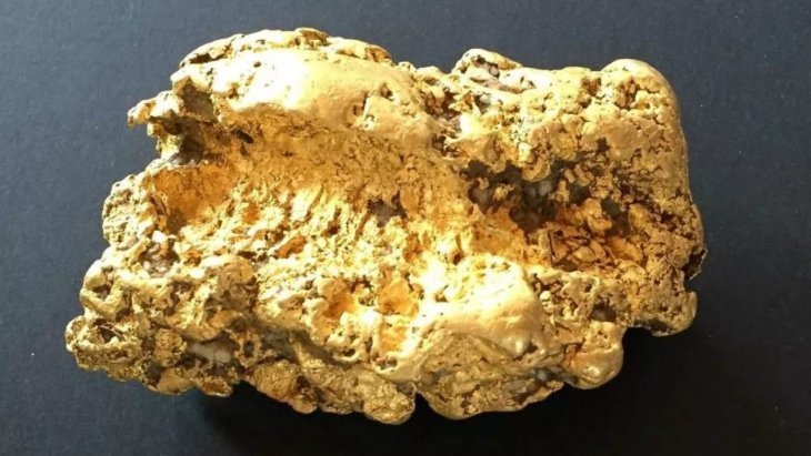 Lucky pensioner finds 2kg gold nugget - Australia, Gold