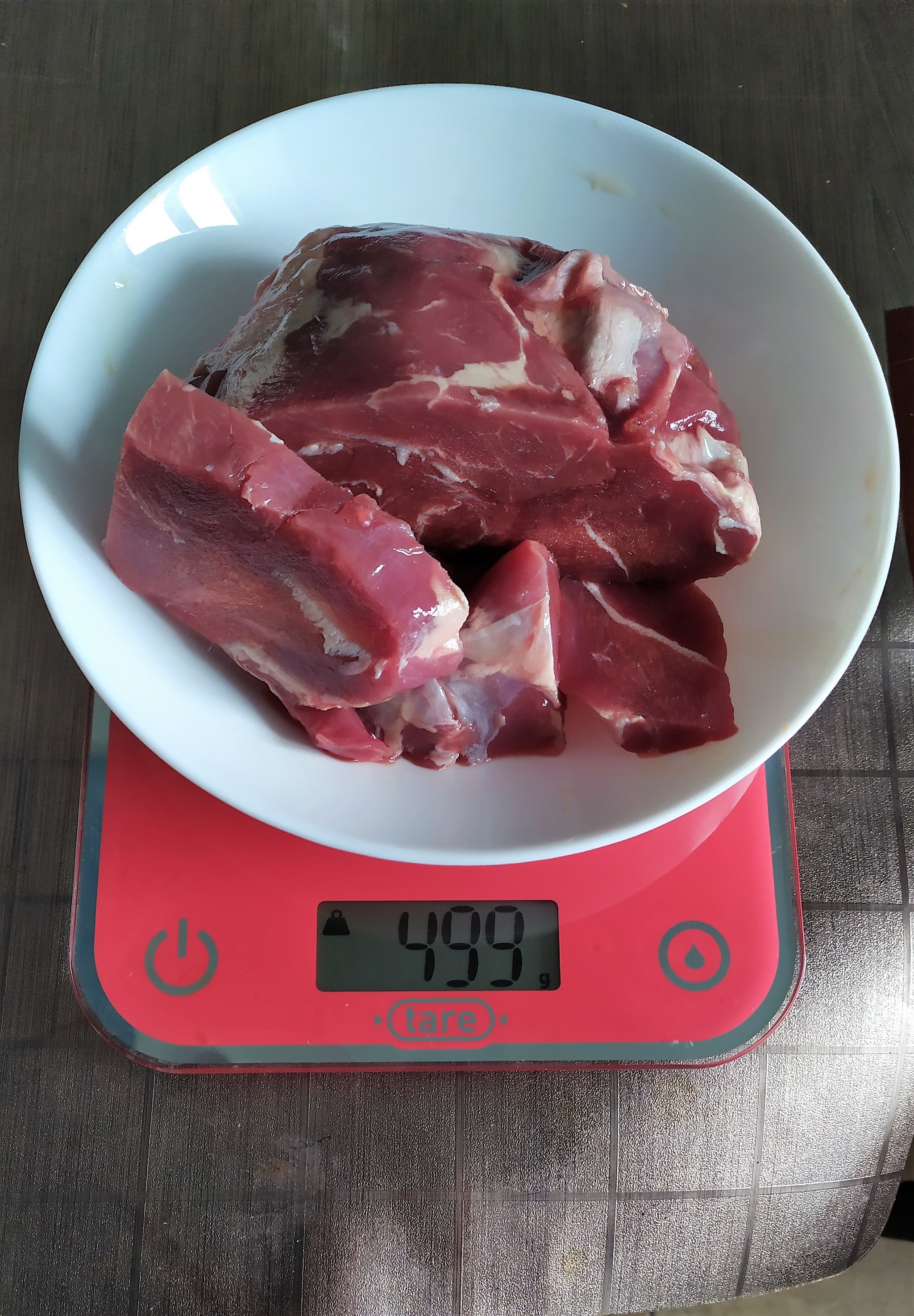 12 кг мяса. 100 Грамм свинины.