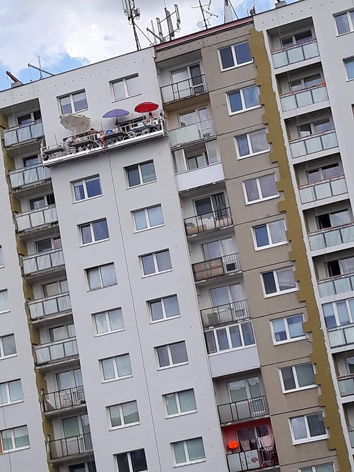 Like a summer playground: umbrellas, tables .. - House, Insulation of the house, Construction cradle, It seemed