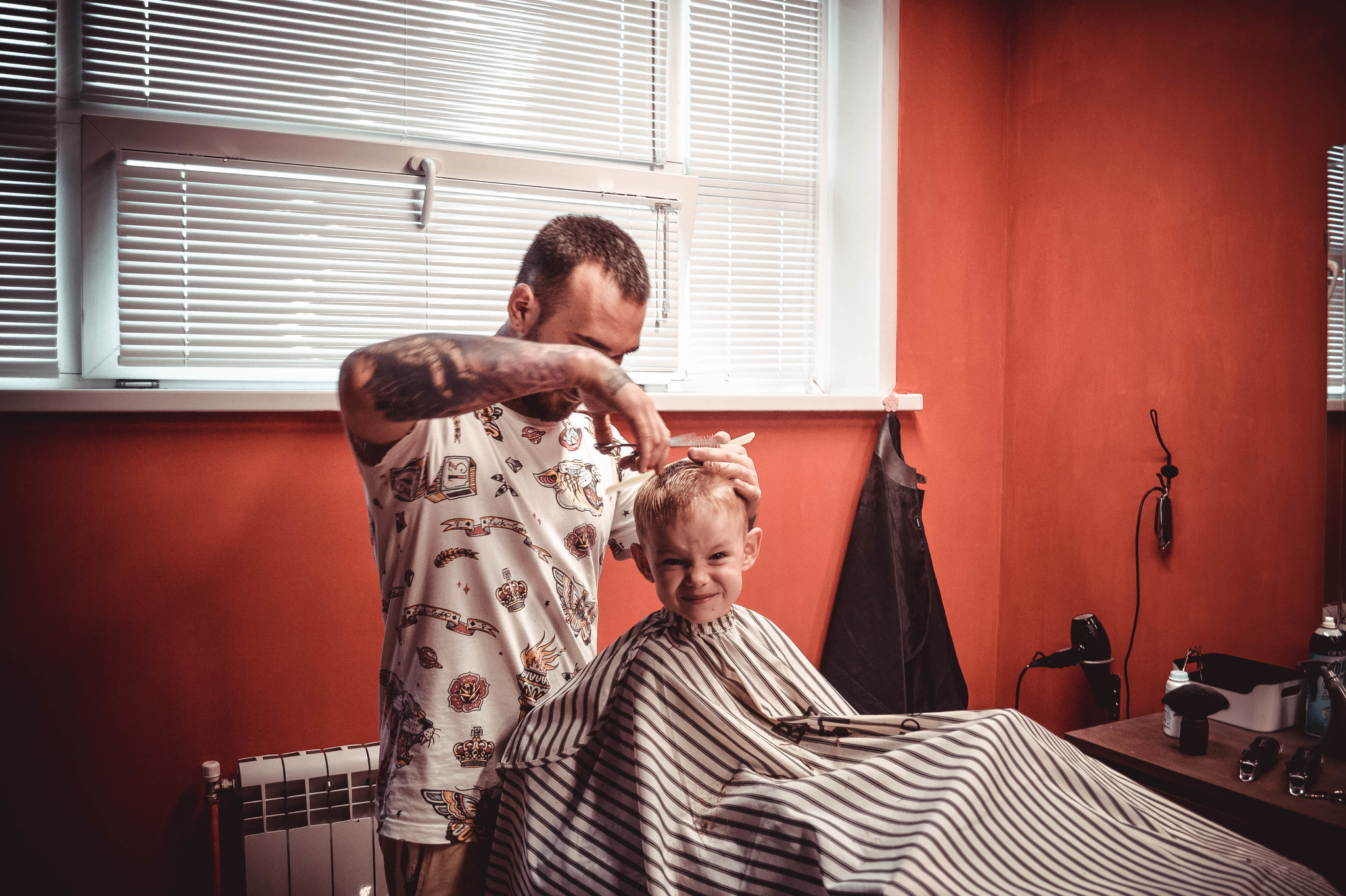 Children getting their hair cut - My, Children, The hairdresser, Longpost