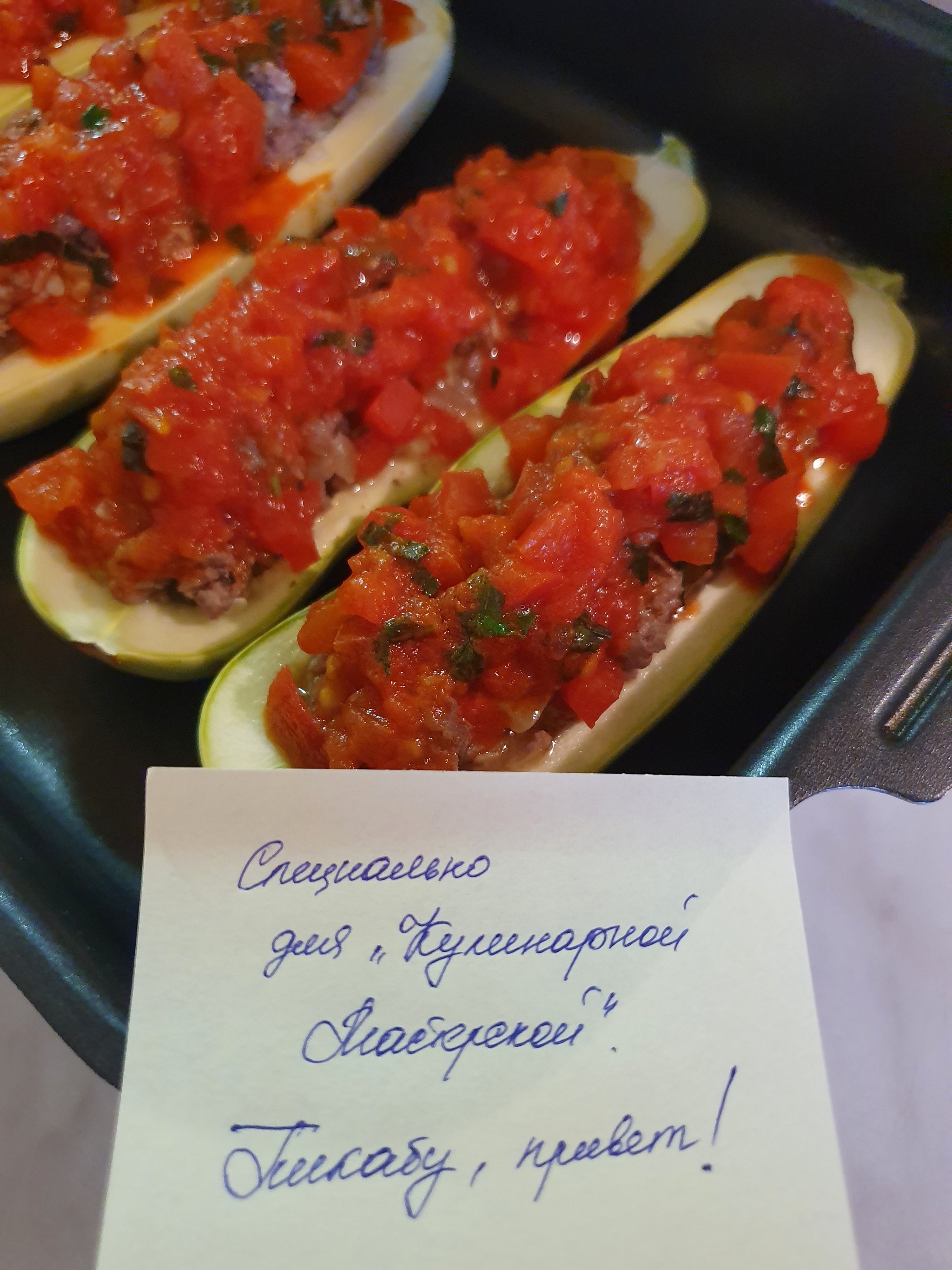 Кабачки лодочки с фаршем в духовке рецепт с сыром и помидорами фото пошаговый рецепт