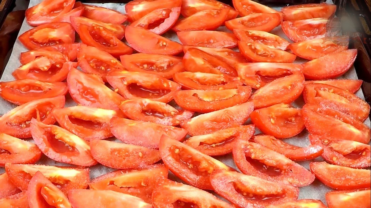 Dried Tomatoes in Oil - My, With grandfather at lunch, Tomatoes, Tomato, Cooking, Video, Longpost, Recipe