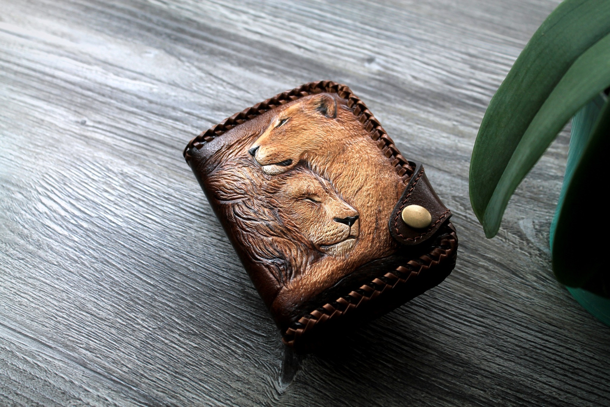 Leather wallet with embossed Lion couple - My, Wallet, Embossing on leather, a lion, Longpost, Needlework with process