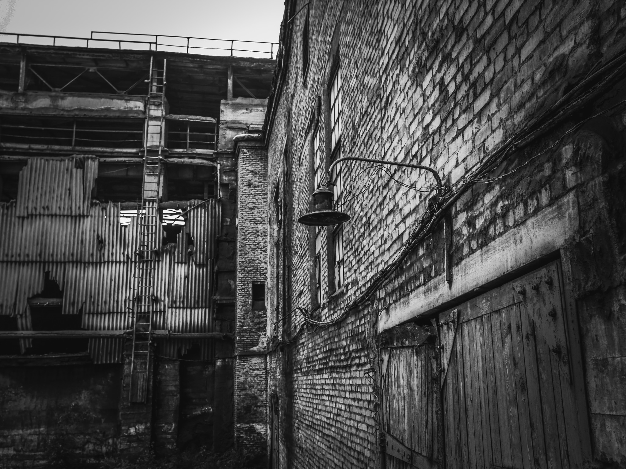 Abandoned cement plant in Spassk-Dalniy - My, The photo, Black and white, Black and white photo, Spassk-Dalny, Cityscapes, Abandoned factory, Longpost, Street photography