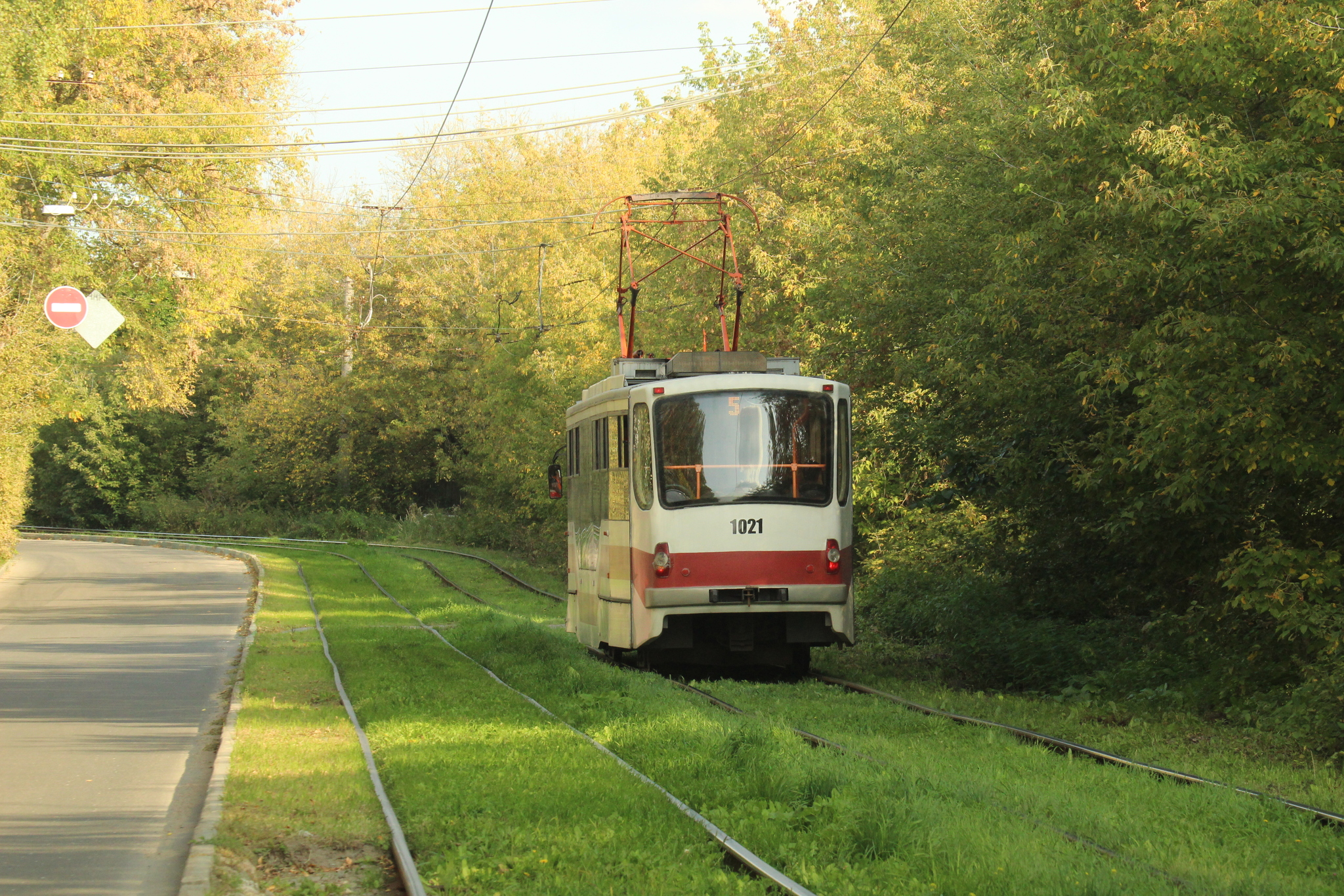 Tram red and tram blue - My, Beginning photographer, Tram, Canon 4000d, Longpost