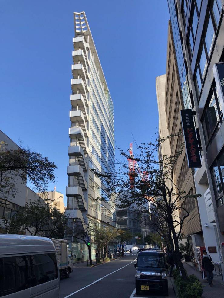 High-rise building in Tokyo - House, High-rise building, Narrow, Japan, Interesting