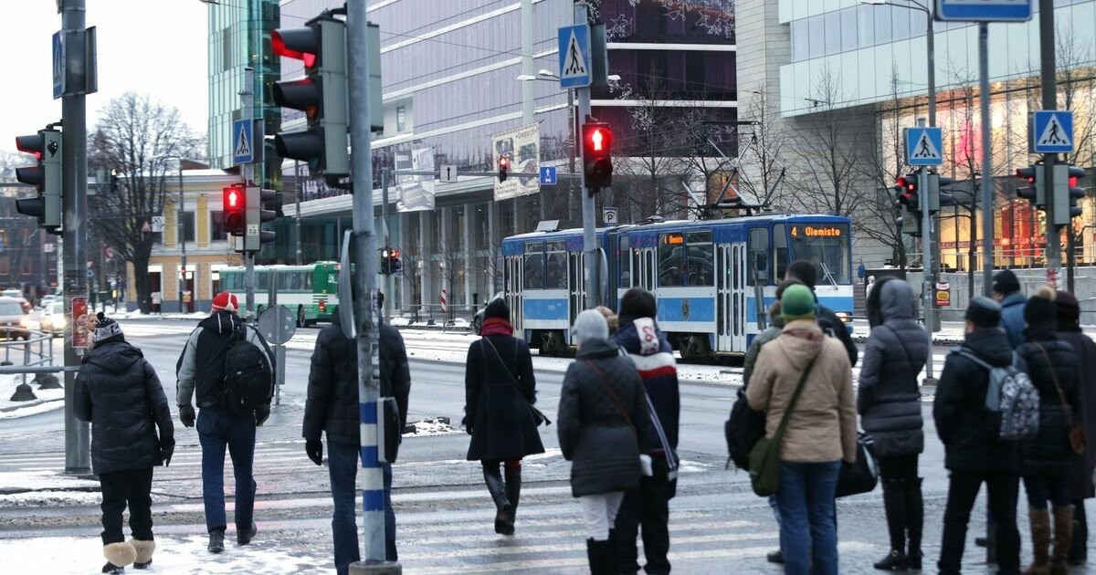 How the French are weaned from crossing the road on red - France, Traffic rules, Crosswalk, Scary sounds, Video