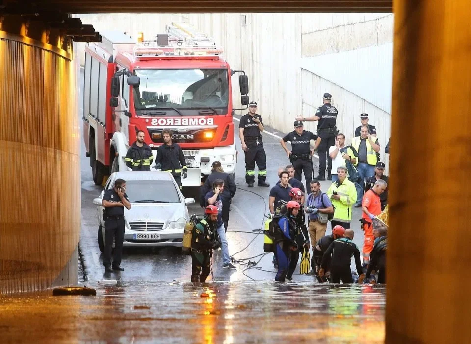 Flooding in Spain - the road of death. - Flood, Spain, Death, Collapse, Tornado, Nature, Longpost, Потоп