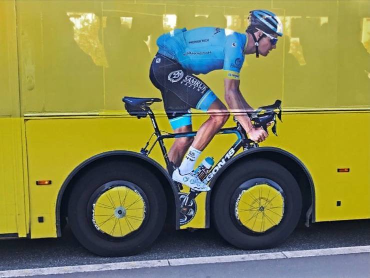 Creative advertising - Bus, Creative advertising, Cyclist