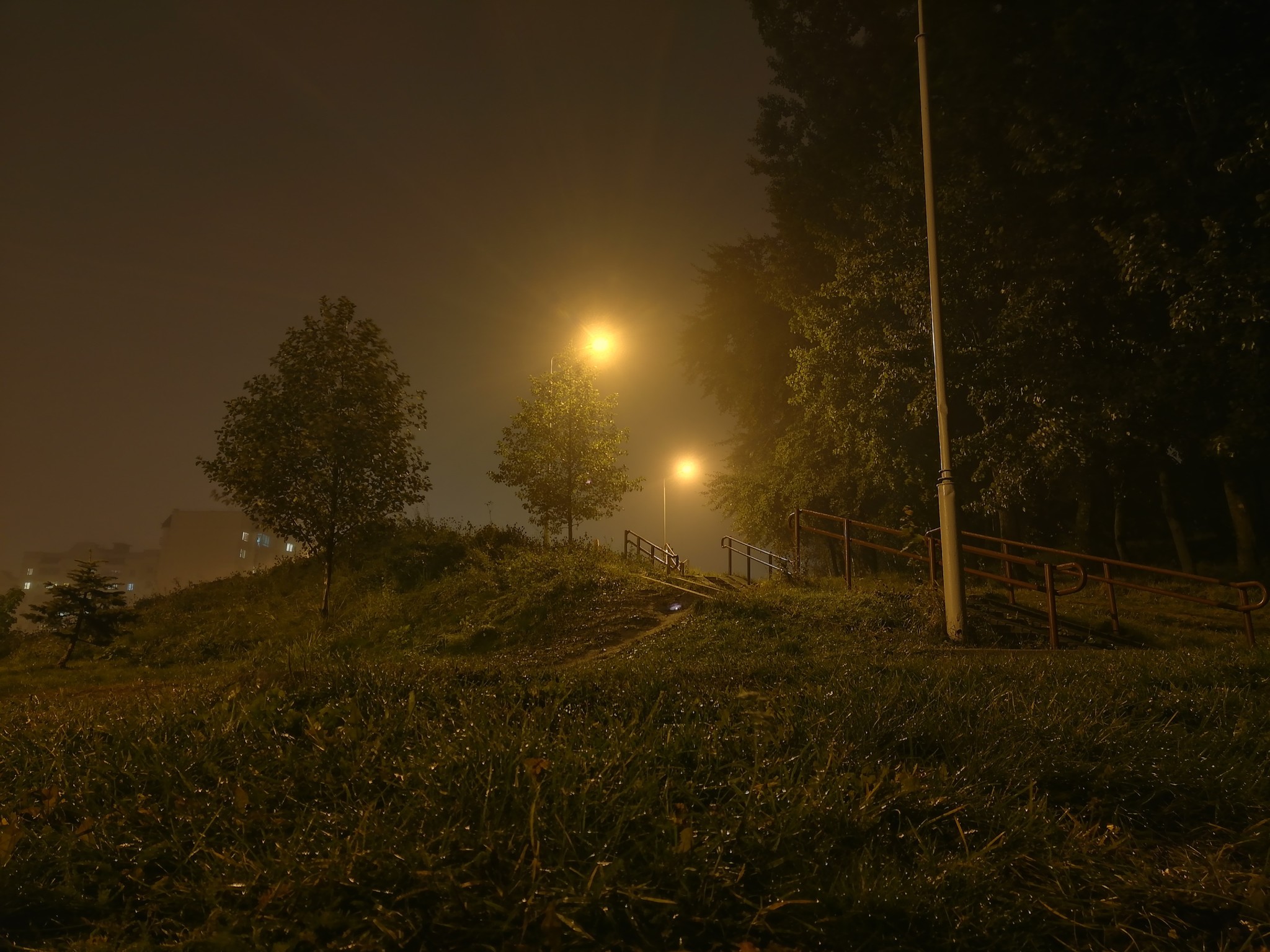 Foggy Minsk. - My, Minsk, Autumn, The photo, Fog, Night, Mood, Longpost