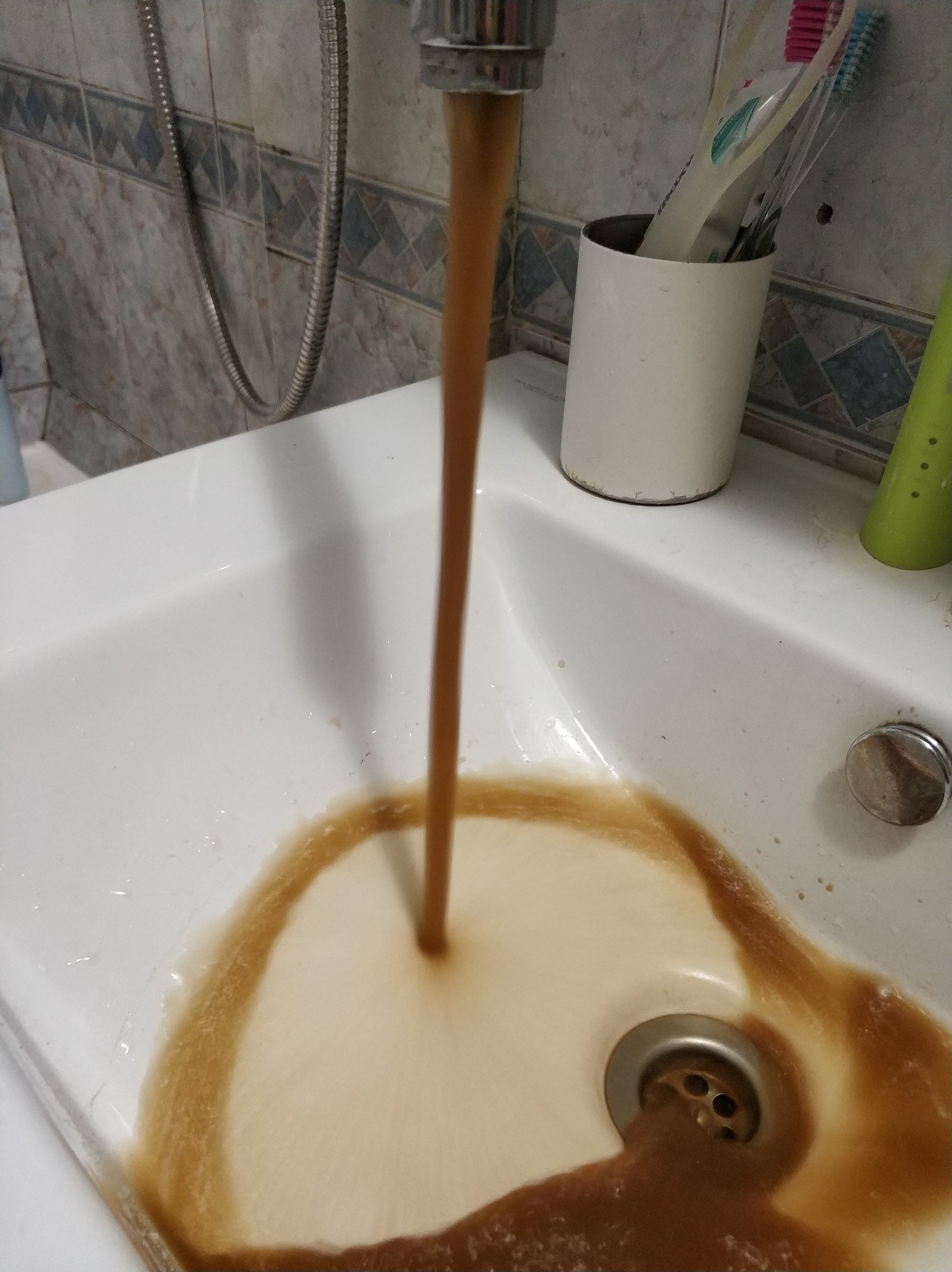 Americano from the tap - My, Dirty water, Yekaterinburg, Water pipes