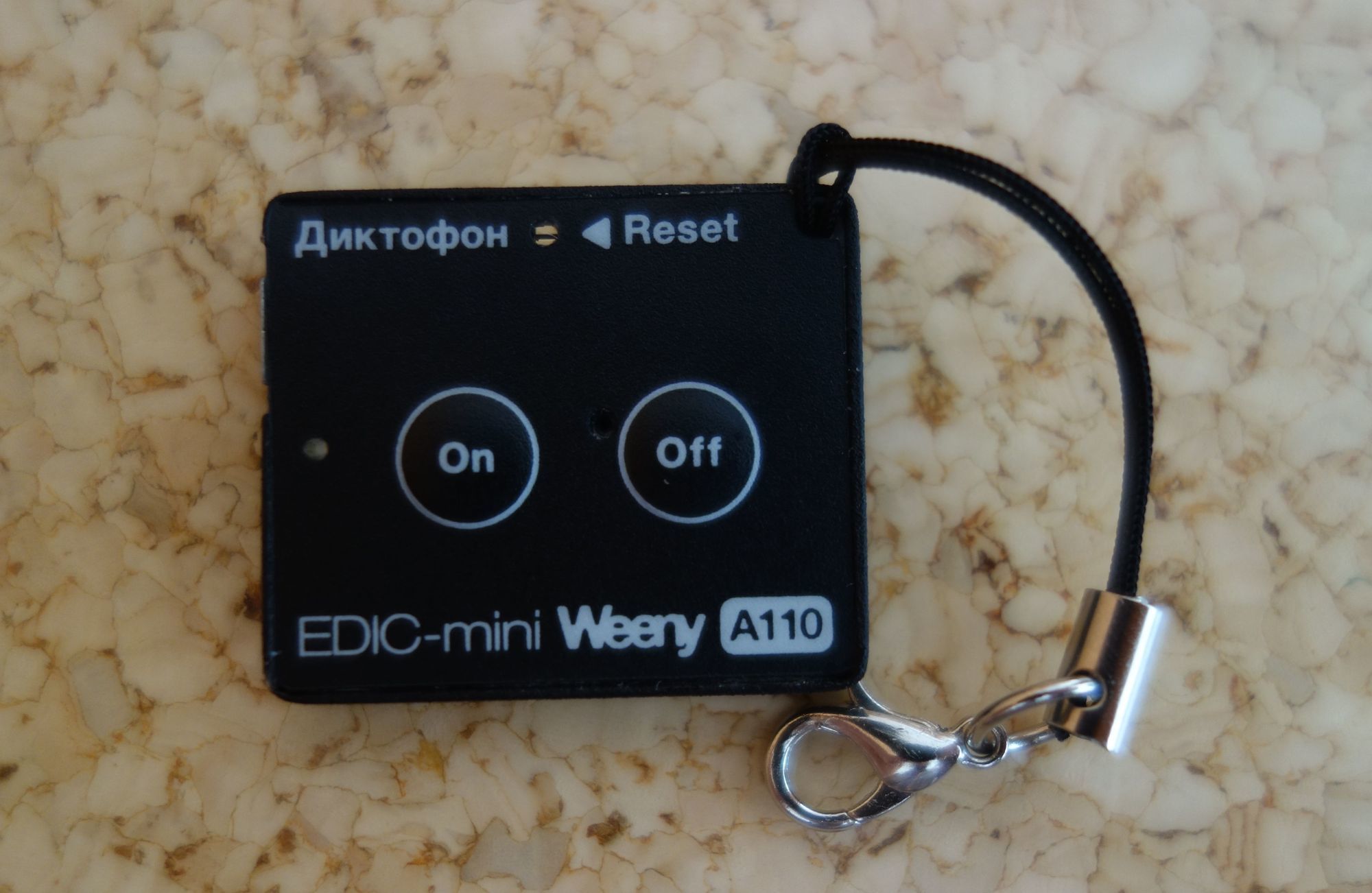 Диктофон доказательство. Диктофон Edic-Mini Weeny a110 расположение микрофона. Reset для Edic Mini a110. Самый маленький диктофон в мире. Прослушка с диктофоном черный ящик.