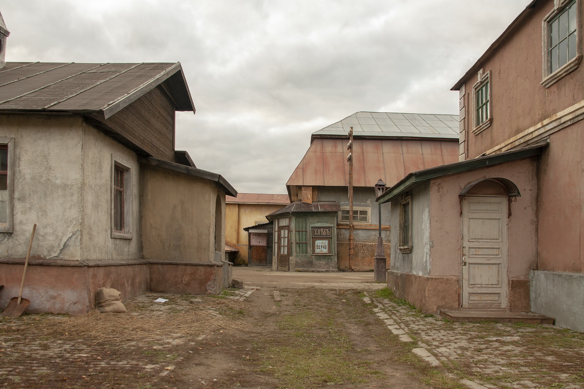 Time machine in the suburbs - Leninskiye Gorki, Old city, Movies, Filming, Longpost