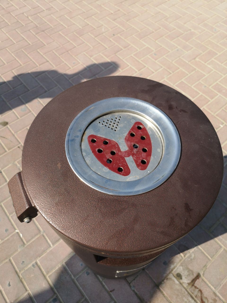 Outdoor ashtray in Dubai - My, Ashtray, Dubai, Smoking control