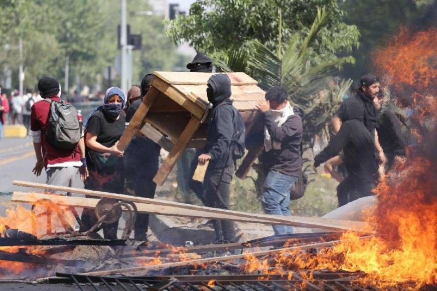 Protest in Chile pt2 - My, Chile, South America, Protest, Pogrom, Disorder, Victory, Longpost