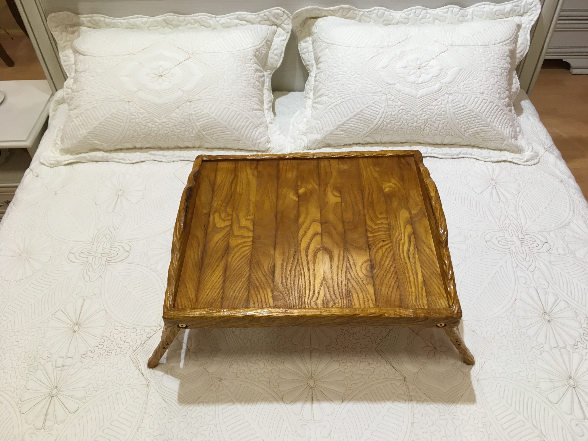 Столик для завтрака в постель своими руками: выбор материалов, пошаговая инструкция по изготовлению