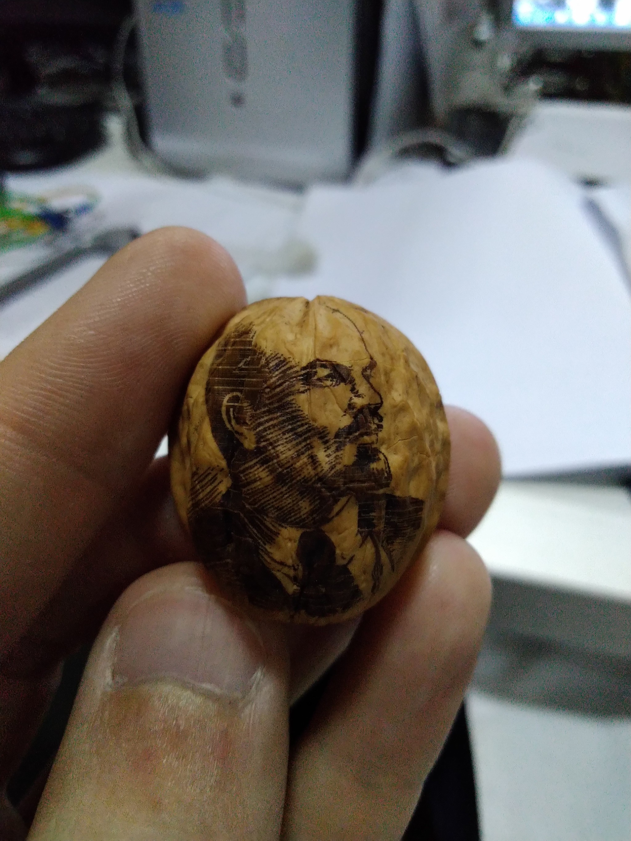 Lenin is a tough nut to crack - My, Lenin, Walnuts, Laser engraving