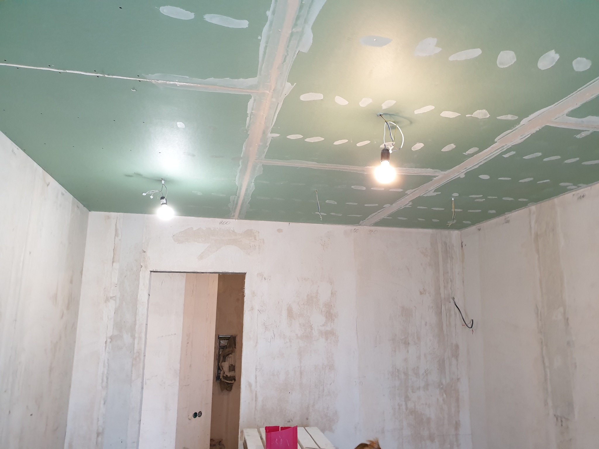 Comprehensive renovation of a three-room apartment, part 3 - My, Repair, Painter, Longpost, Wiring