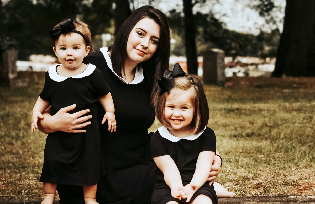 Mom arranged a zombie photo shoot with her daughters for Halloween and received death threats - PHOTOSESSION, Zombie, Reaction, Longpost, Mum, Children, Negative