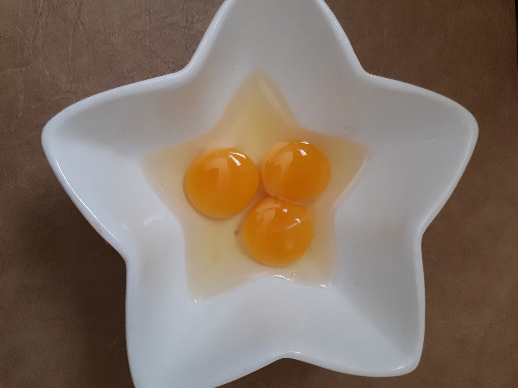 Three-yolk eggs. First experience. - My, Сельское хозяйство, Hen, Broilers, Eggs, Longpost, Yolk