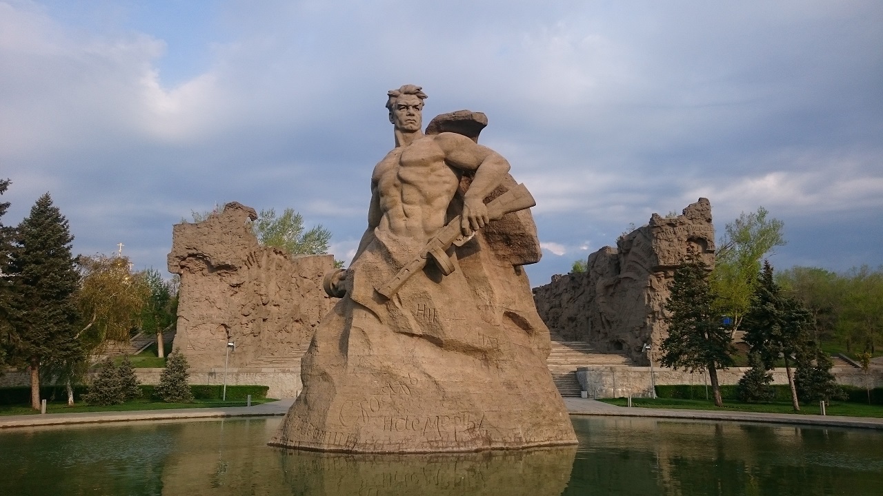 Памятник ансамбль. Волгоград памятник ансамбль героям Сталинградской битвы. Памятник-ансамбль «Мамаев Курган» в Волгограде. Героям Сталинградской битвы на Мамаевом Кургане. Памятник-ансамбль героям Сталинградской битвы на Мамаевом Кургане.